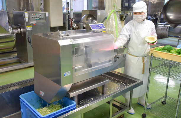 写真：野菜の仕込み
